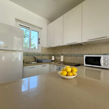 Beautiful Garden Apartment Μανδριά Εξωτερικό φωτογραφία