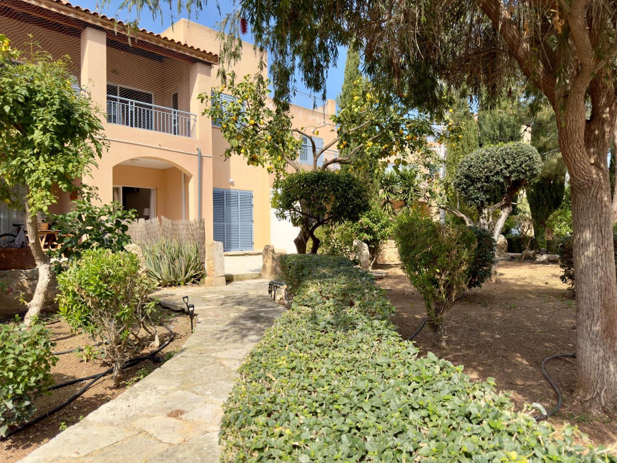 Beautiful Garden Apartment
